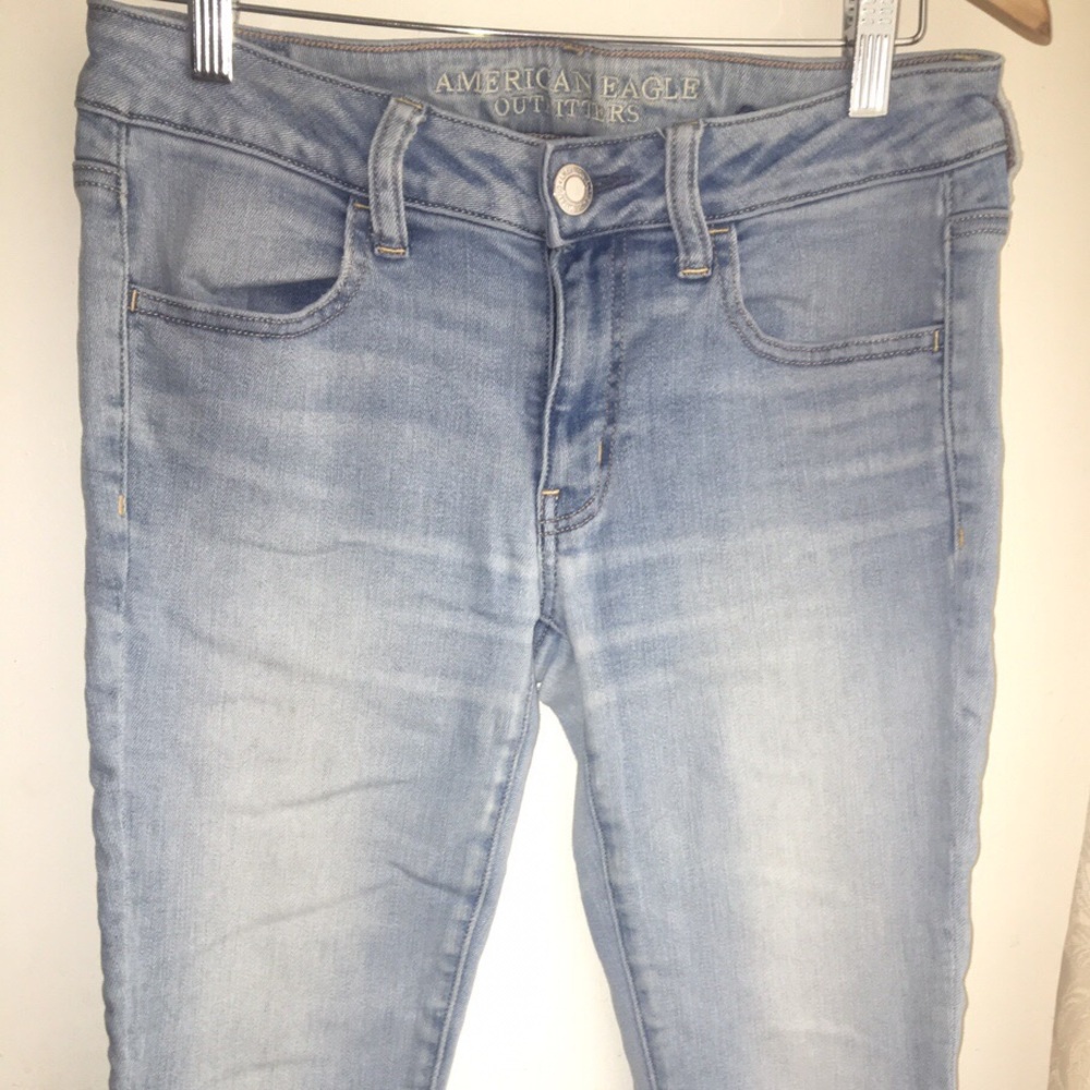 light blue American Eagle jegging